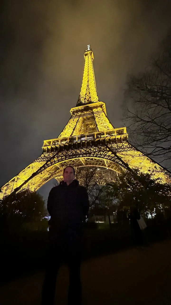 Antonio Tembleque en Torre Eiffel, París