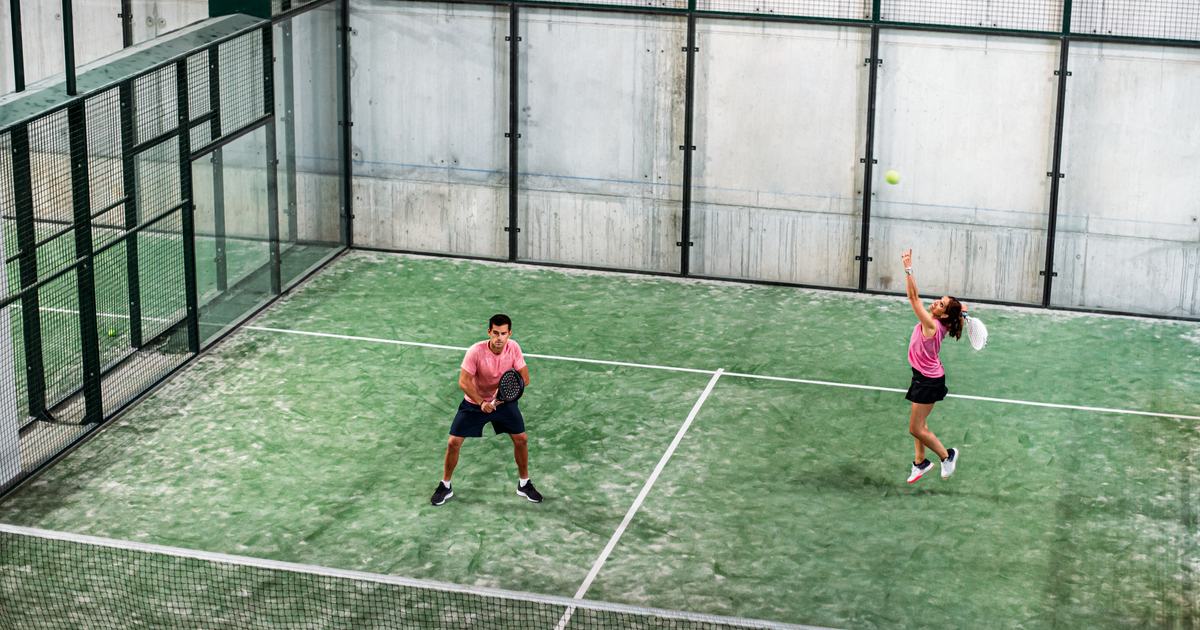 Partido de pádel en pista cubierta: el circuito Premier Padel recorre veinte ciudades