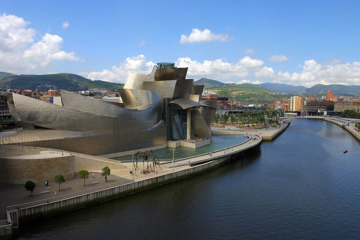 Viajes España, Madrid, Portugal, Santander, Santillana del Mar, Bilbao, Santiago de Compostela, Lugo, Cambados, Oviedo, Covadonga y Mérida 2026: Viaje Triángulo Atlántico