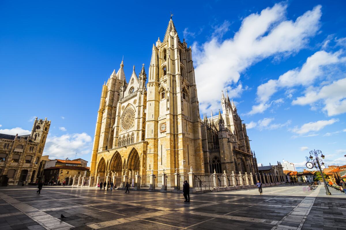 León