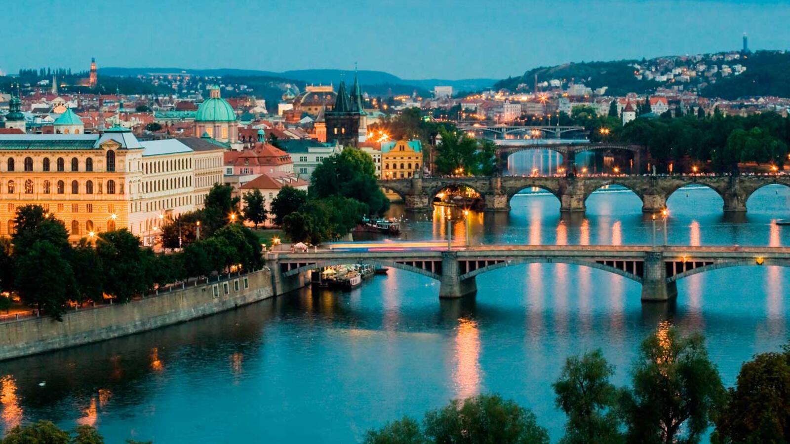 Praga, Viena y Karlovy Vary: Tesoros Esenciales de Europa Central