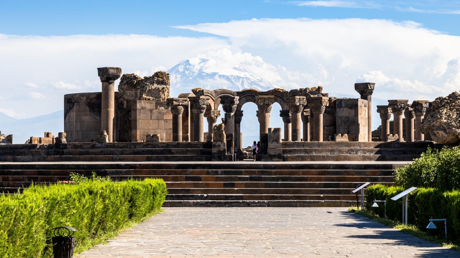 Armenia Esencial: Erevan, Tesoros de Zvartnots y Sevan