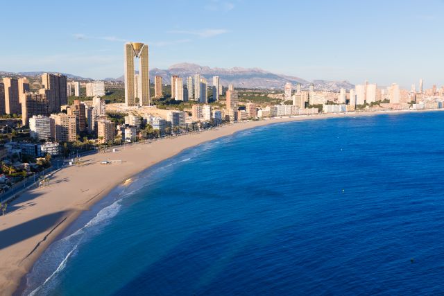 Playa de Poniente de Benidorm desde el aire