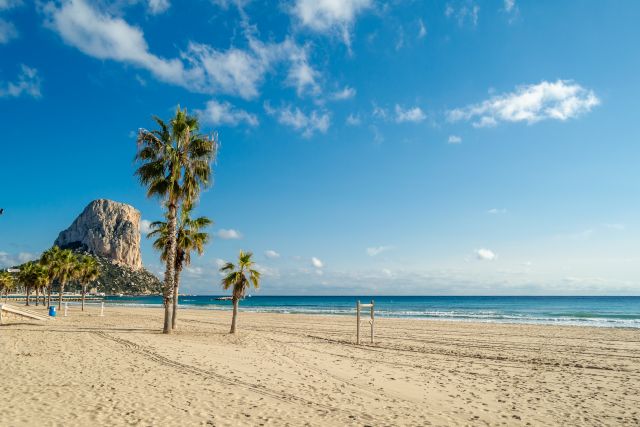 Playa de Calpe con el Peñón de Ifach