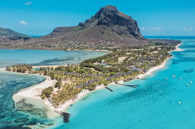 Paradis Beachcomber Golf Resort & Spa